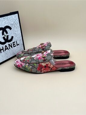 🚩steal Gucci GG Floral Horsebit Mule in Pink and Red
